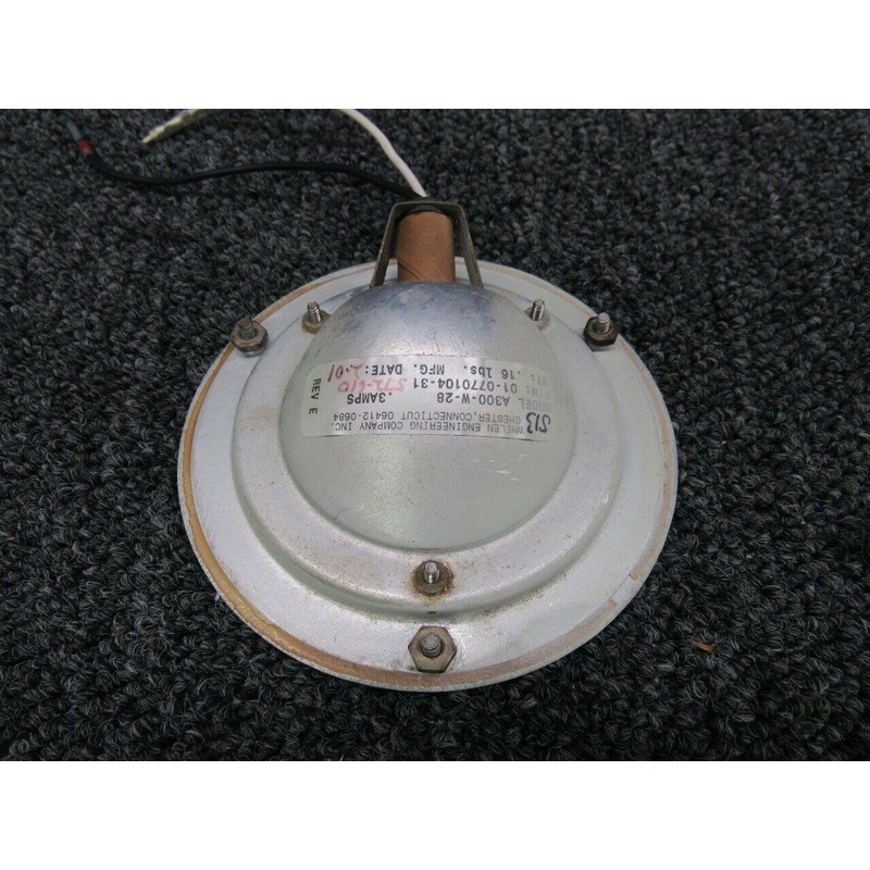 01-0770104-31 (Alt: 572-610) Piper PA28-181 Whelen Light Assy (Volts: 28)