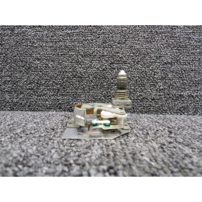 827719 Stewart-Warner Oil Pressure Indicator (Worn Needle)