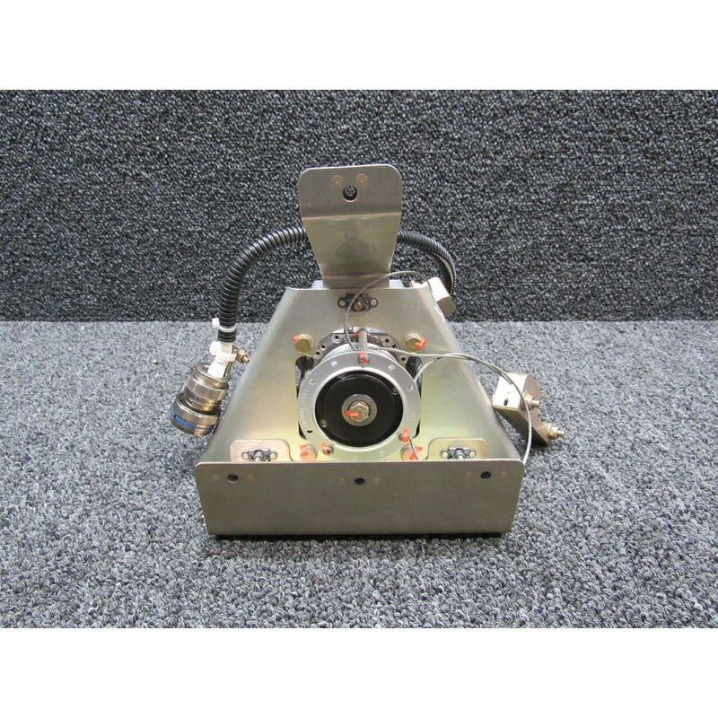 011-00878-20  Cirrus SR22T Garmin GSA81 Pitch Servo W/ Bracket (28V)