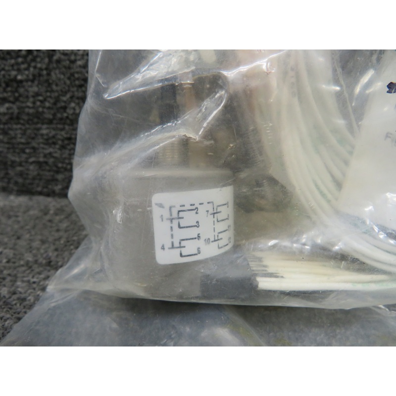 45EN1-6 (Alt: 91929) Honeywell Micro Switch with Wires (New Old Stock)