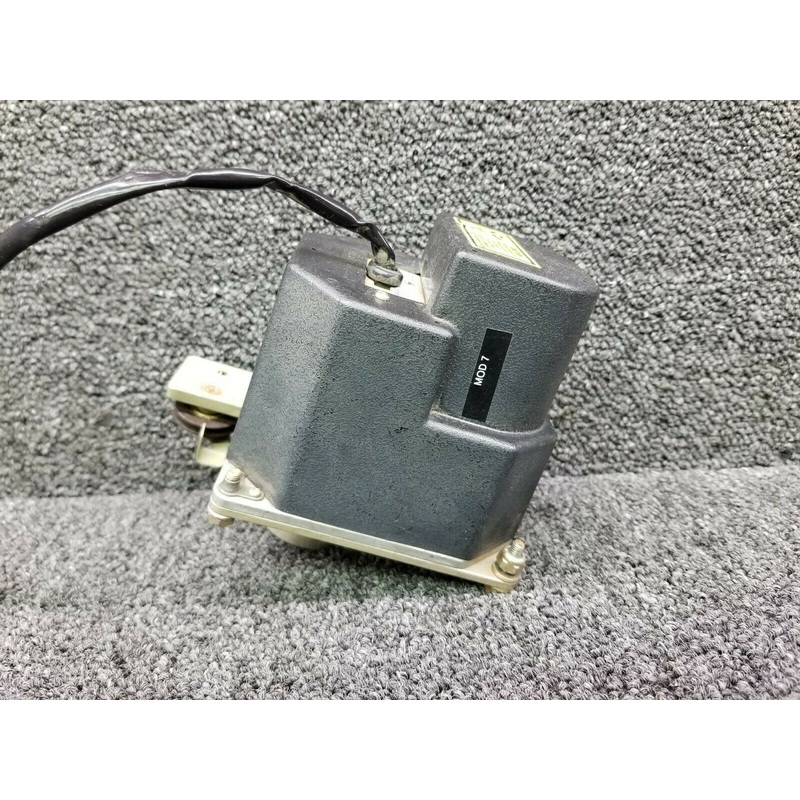 065-00180-0400 Bendix King KS-272C Trim Servo Assy W/ Bracket (Volts: 28)