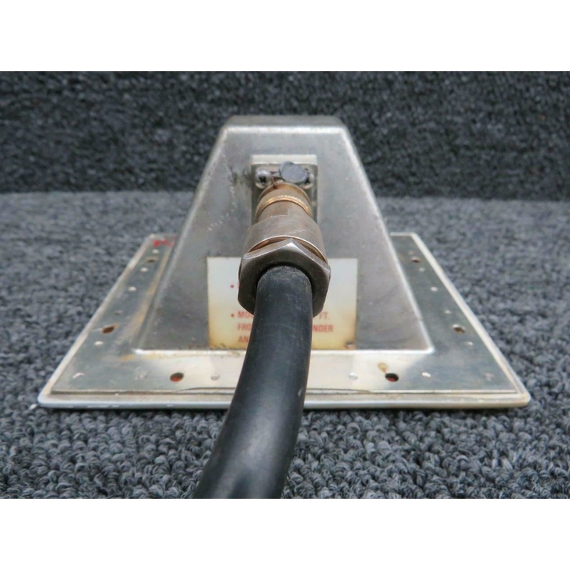 071-1114-01 (M/N: KA-131) Beech 58P Bendix / King Radar Altimeter Antenna