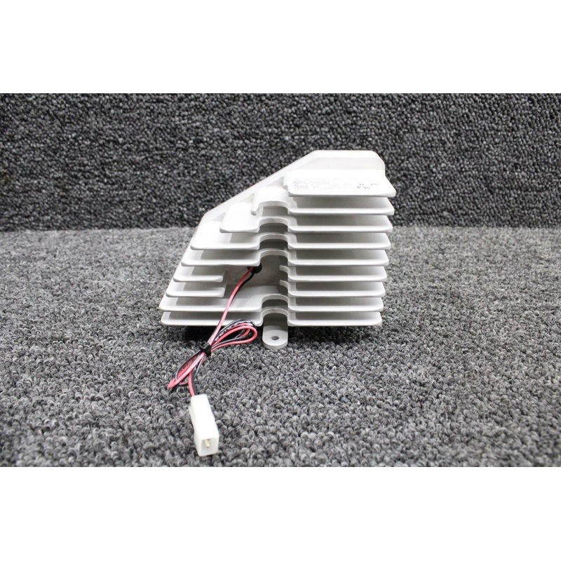 01-0790385-00 (M/N: 9038500) Cessna 162 Whelen LED Landing Light (Volts: 14)