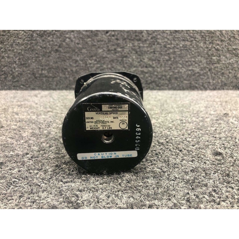 7000-C32 (ALT: C661080-0101) Cessna 172M United Inst Vertical Speed Indicator