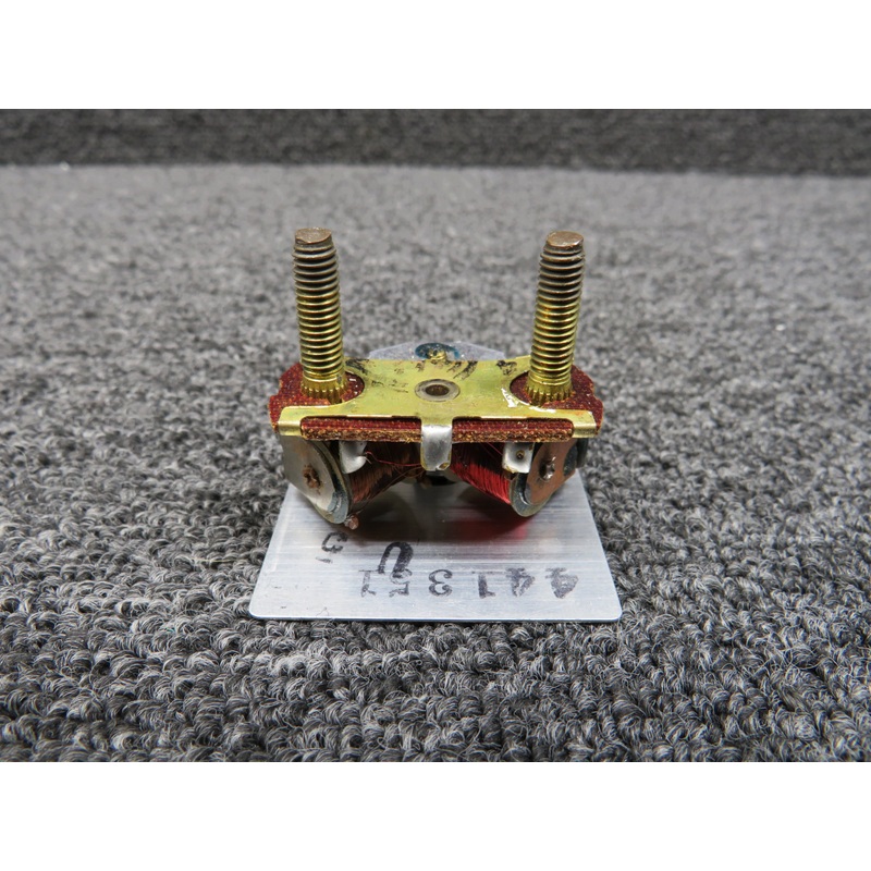 819475 Stewart-Warner Right Tips Fuel Quantity Indicator (Worn Face)