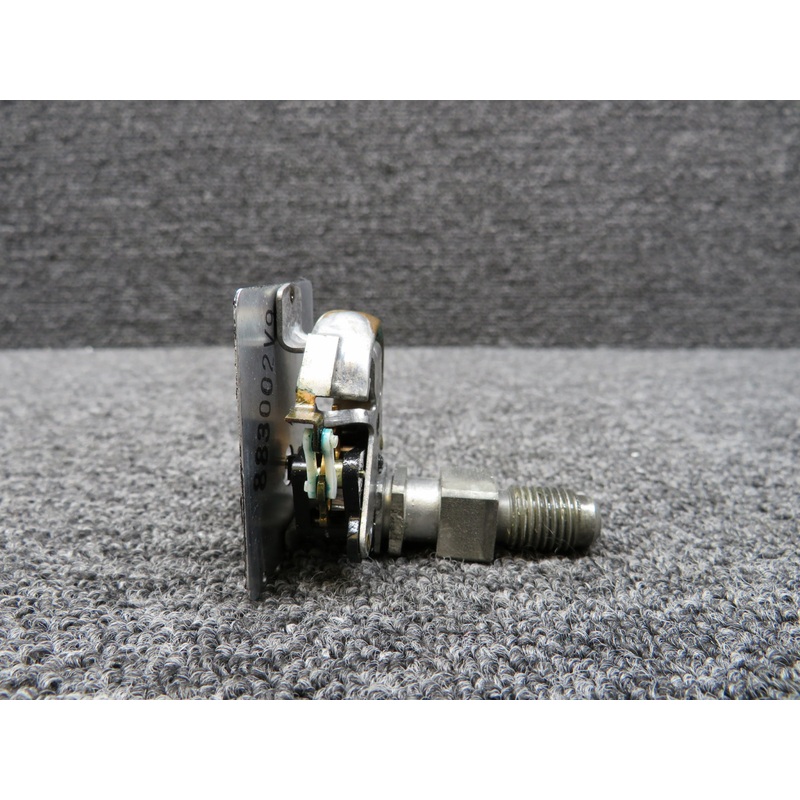 828326 Stewart-Warner Oil Pressure Indicator (Worn Face)