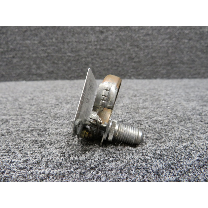 826566 Stewart-Warner Oil Pressure Gauge (Worn, Chipped Paint) (Range: 10-100)