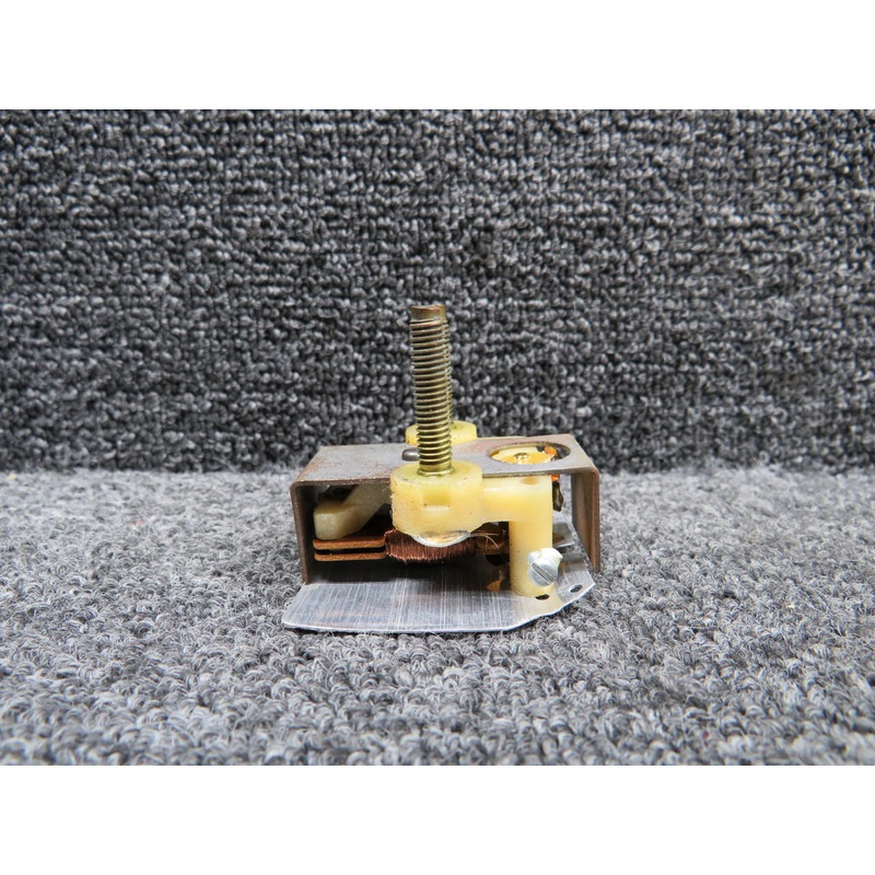 817439 Stewart Warner Indicator (Worn Face, Broken Needle) (Core)