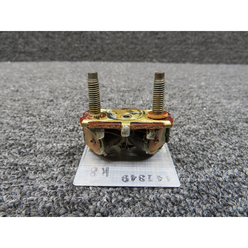 819477 Stewart Warner Right Main Fuel Quantity Indicator (Worn, Chipped Face)
