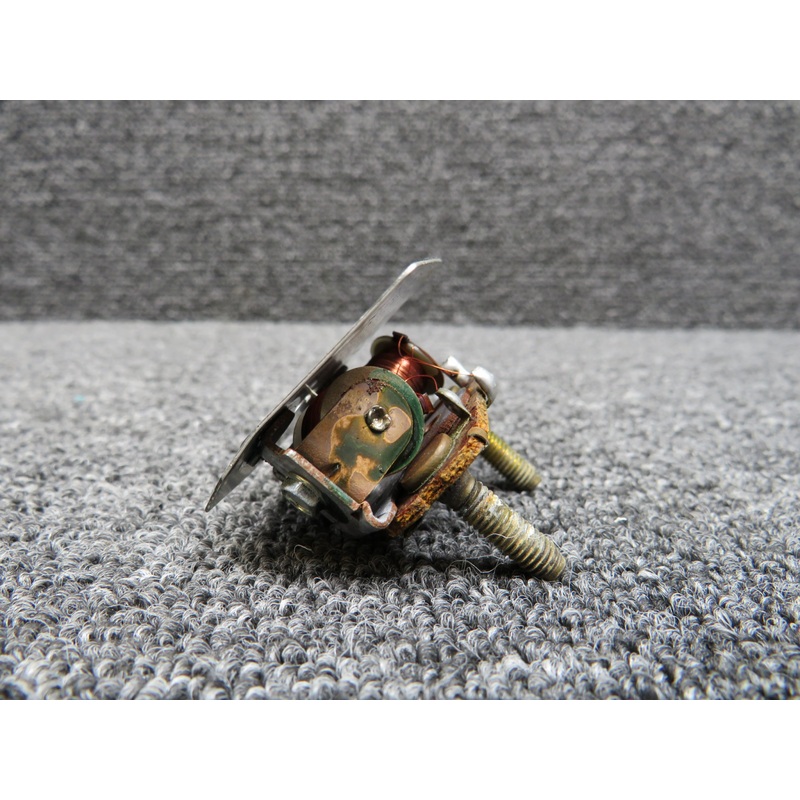 829191 Stewart-Warner Oil Temperature Indicator (Worn Face, Chipped Paint)