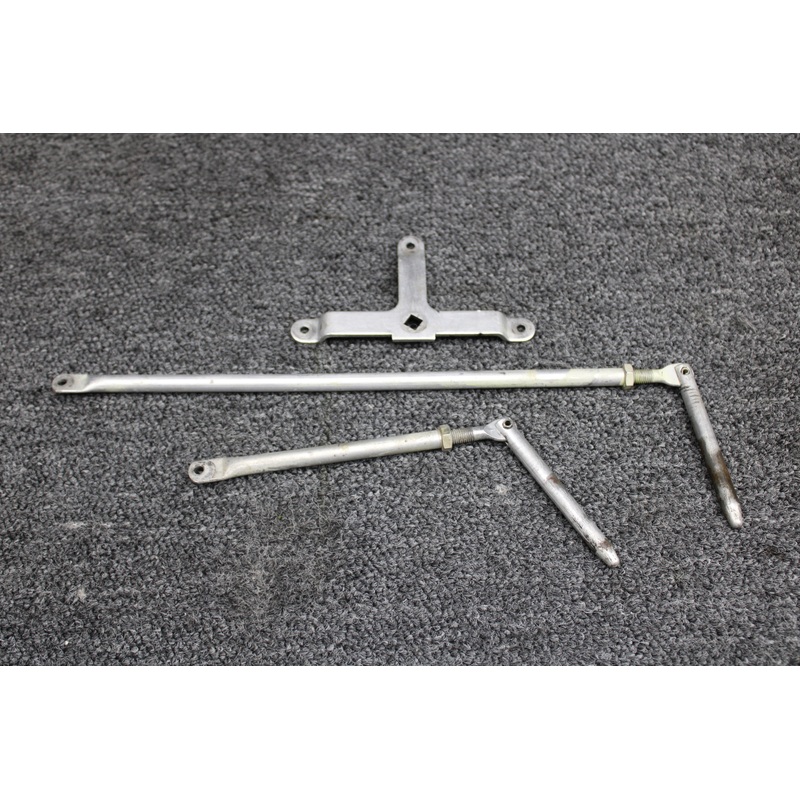 DY1498 Beech A56TC Baggage Door Rods with Locks and Spindle Assembly