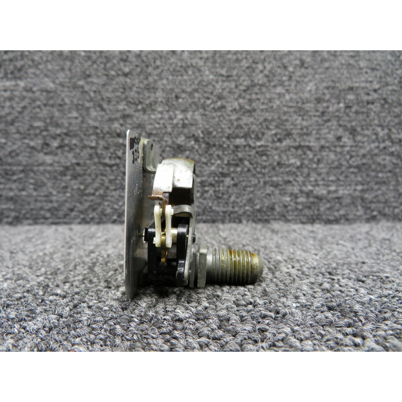 827813 Stewart-Warner Fuel Pressure Indicator (Worn Paint on Needle)