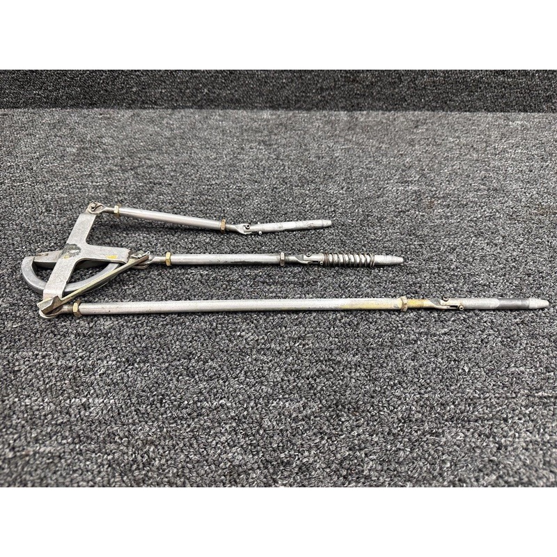 DY1440, 3006 Beechcraft 95-C55 Baggage Door Handle, Rod and Bolt Set