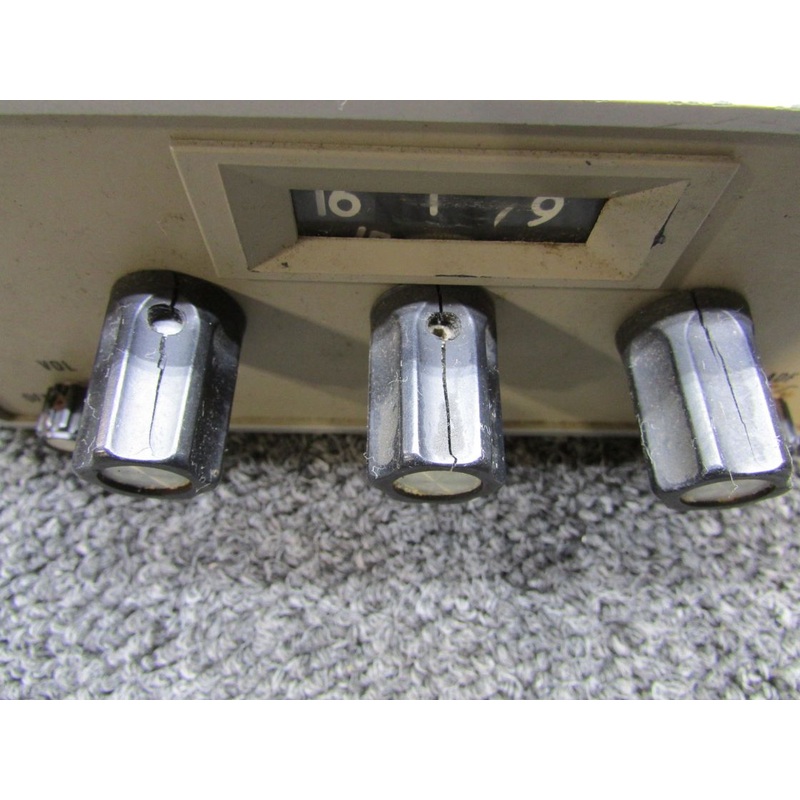 41240-1001 ARC R-546A ADF Receiver Radio with Tray (Cracked Knobs)