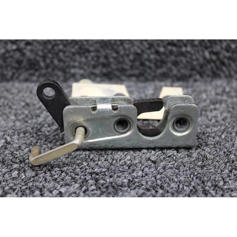 20267-004, 20289-002 Cirrus SR22 Cabin Door Rotary Latch RH