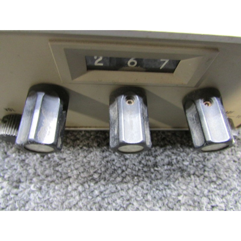 41240-1001 ARC R-546A ADF Receiver Radio with Tray (Different Small Knobs)