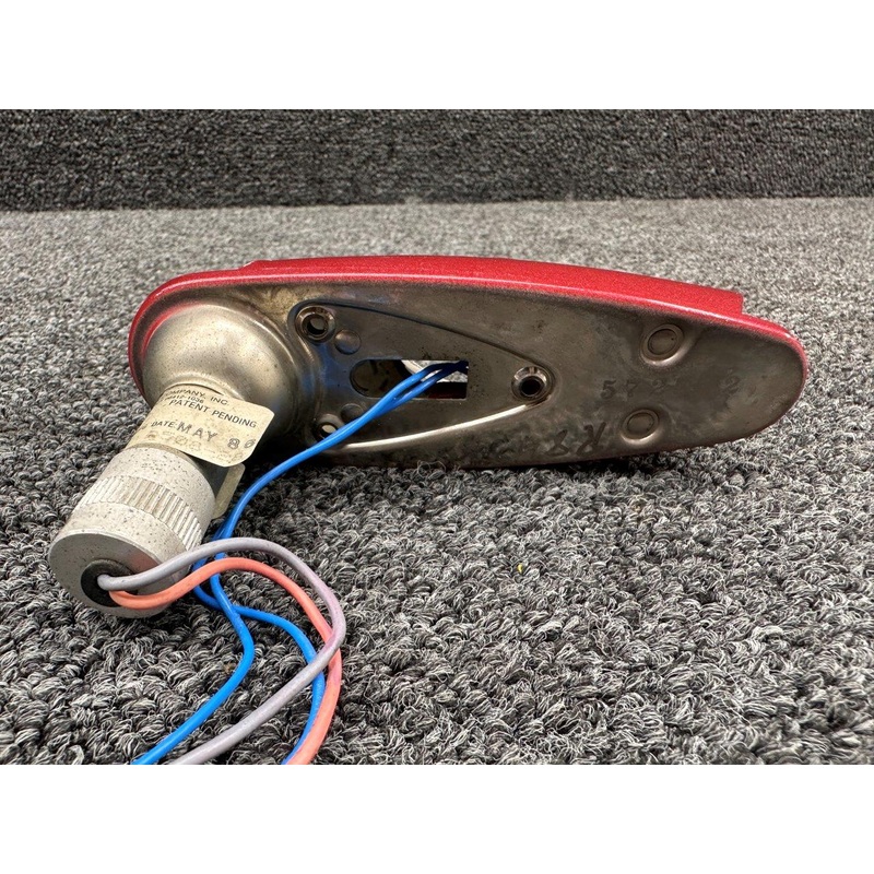 572-593 or 572-592, 761-253 Whelen Wing Tip Nav Light LH or RH (Missing Strobe)