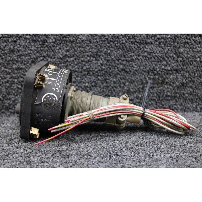 MS3102A-20-27P (Alt: 32350) ARC Course Selector Indicator (Foggy Glass)