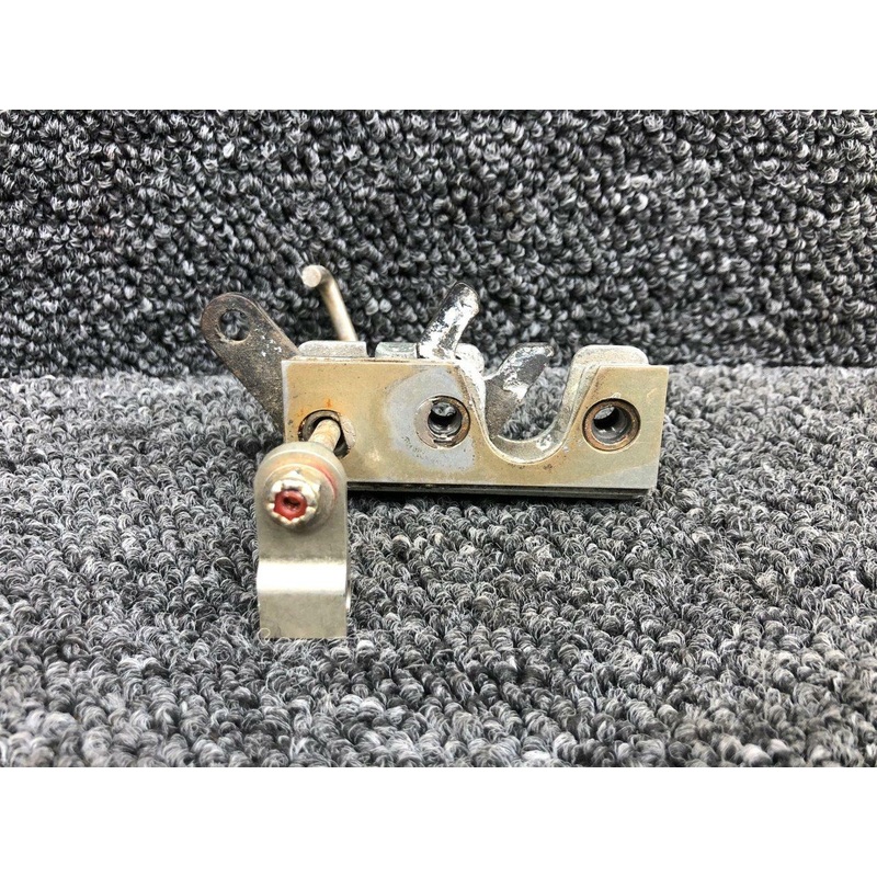 20267-002 / 20290-002 Cirrus SR22 Cabin Door Upper Rotary Latch LH W/ Rod