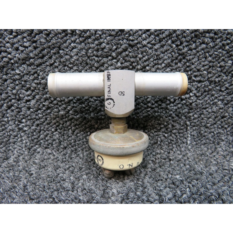 2E14-2-17 Beechcraft 58P Airborne De-Ice Switch Assembly (Volts: 28)