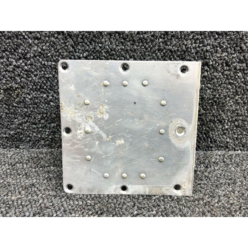 Beechcraft 95-B55 Wing Landing Gear Pivot Bolt Cover