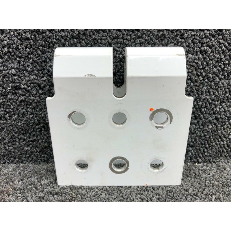 11726-001 Cirrus SR22 Main Gear Upper Fitting