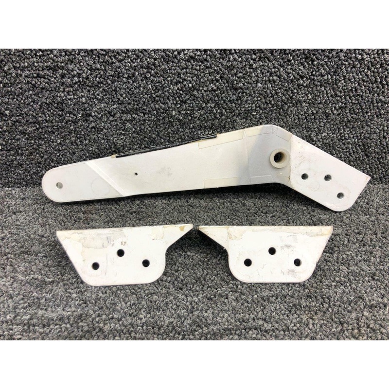 14572-004 / 11235-002 Cirrus SR22 Middle Flap Hinge W/ Brackets