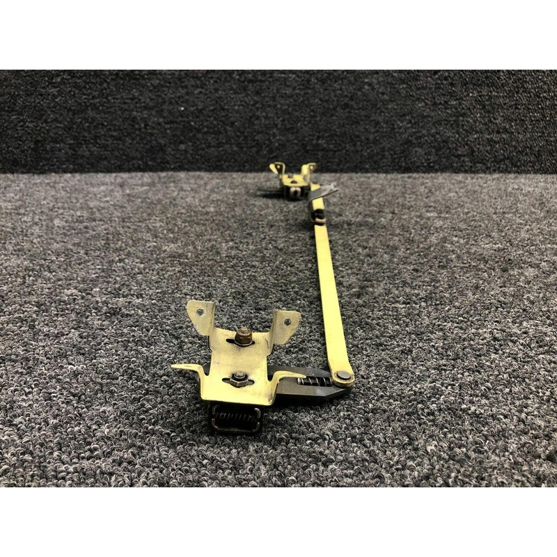002-910010-11 / H910-3 / 35-910313-1 Beechcraft F33A Cowling Latch Assy Fwd