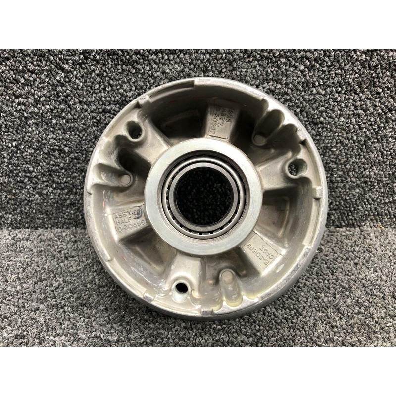 D-30656 (USE: 162-30656) Cessna T207A McCauley Nose Wheel Half