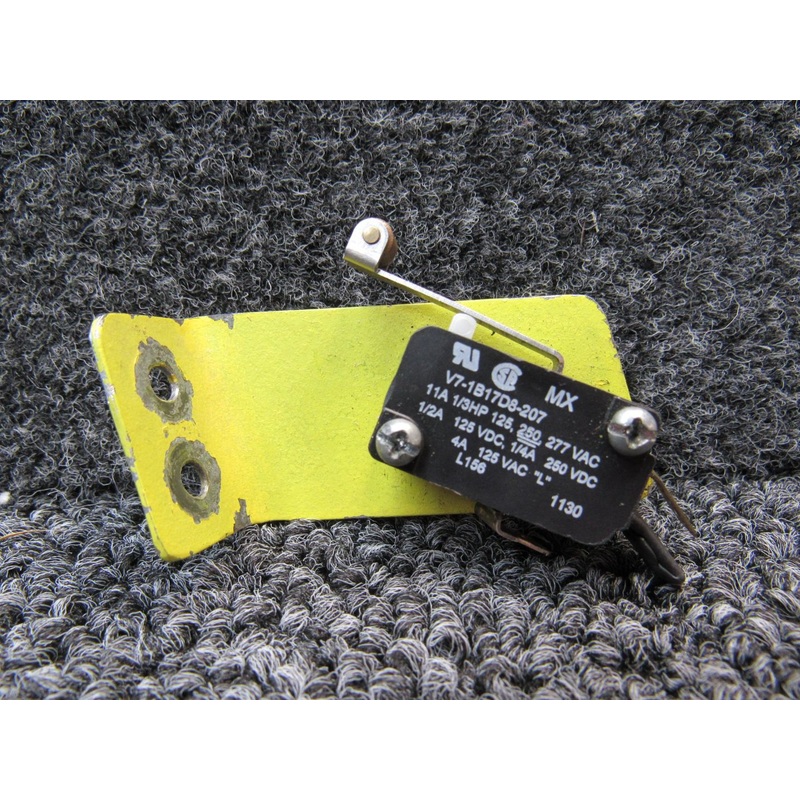 ISE1-3 (USE: S2088-4) Rockwell 112A Gear Door Microswitch (Volts: 14)