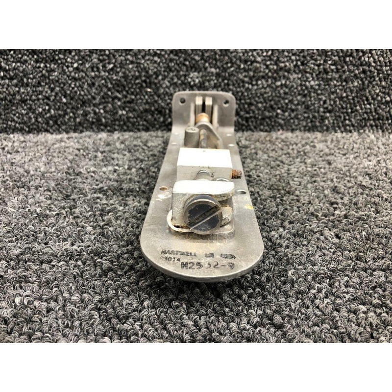 H2532-9  Beechcraft C24R Baggage Door Latch Assembly