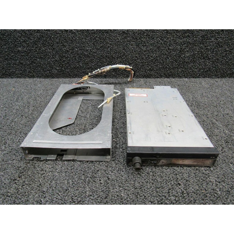 066-1064-00 King Radio KN-62 DME Unit W/ Tray (Volts: 14/28)( CORE)