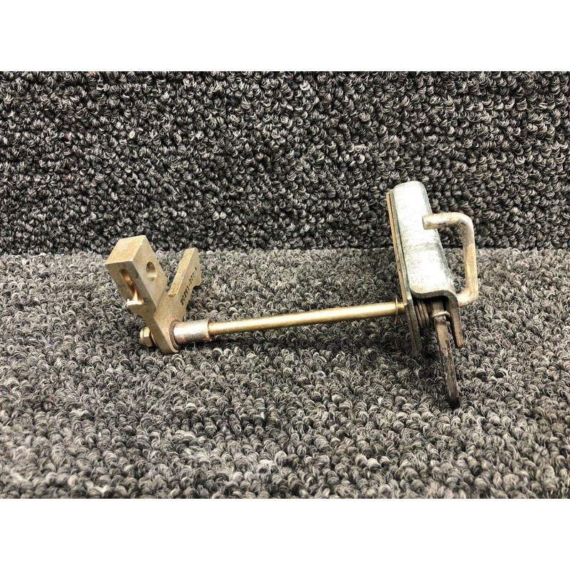 20267-003 / 20289-002 Cirrus SR22 Cabin Door Lower Rotary Latch LH W/ Arm