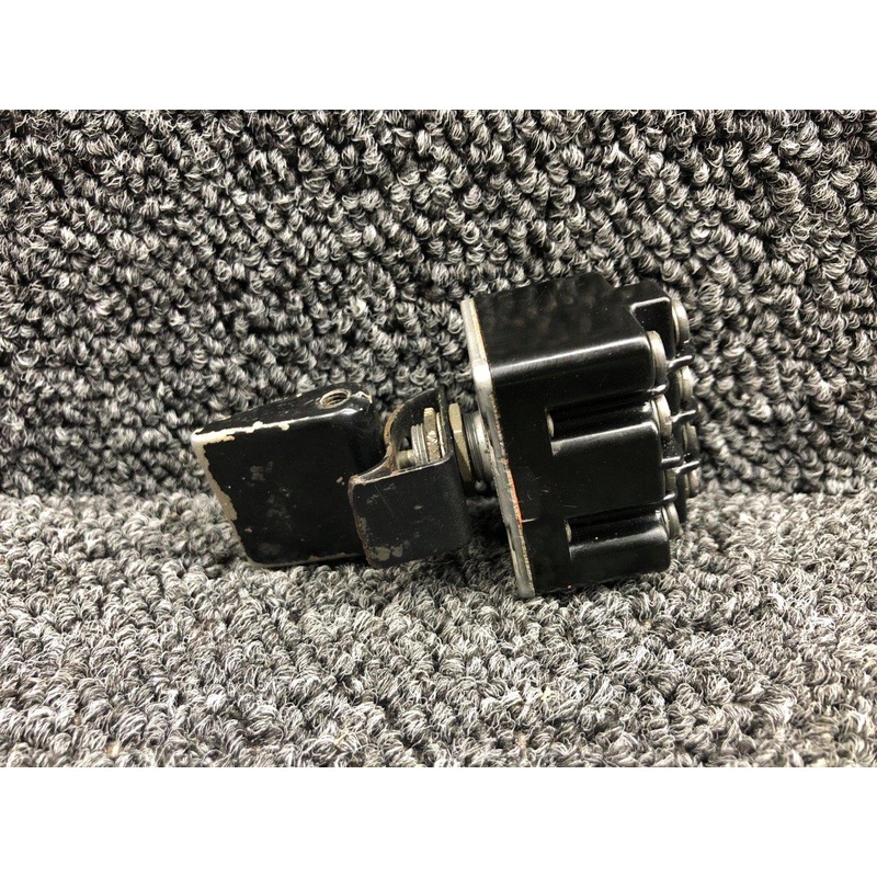4TL57-1 (ALT: 487-839) Honeywell Flap Toggle Switch