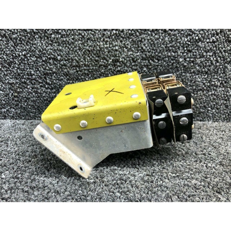 MS25026-1, 35-364126-2 Beechcraft A36 Landing Gear Limit Switch w Bracket
