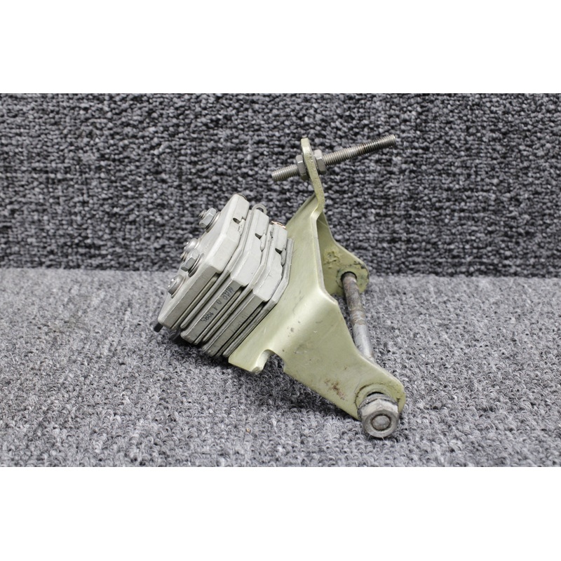 3E2011-1, 4E2032 Mooney M20K BF Goodrich Propeller De-Ice Block with Bracket