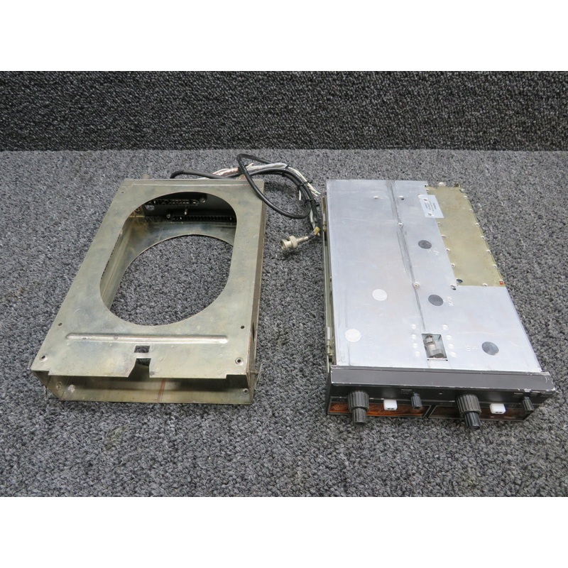 069-1024-04 King Radio KX-155 Nav-Com Radio with Tray (Volts: 28) (CORE)