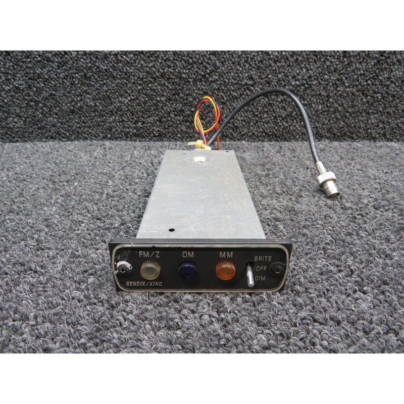 066-1065-00 Bendix-King KR-22 Marker Beacon Receiver (14 or 28V) (Cracked Face)