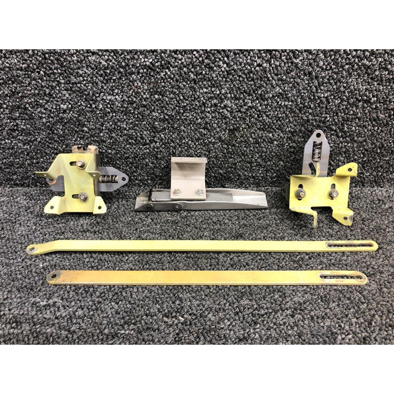 H910-3 / H2109-4 Beechcraft F33A Cowl Door Latch Assembly RH W/ Links & Handle