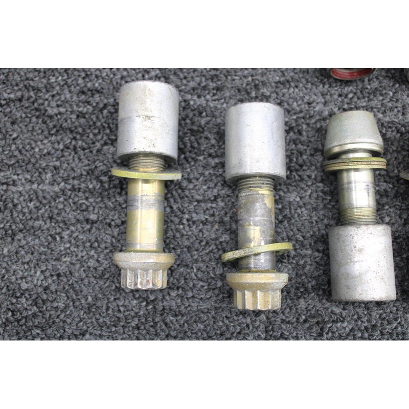 NAS152-37, MS20014-26 Beechcraft 95-B55 Wing Bolt Attach Set