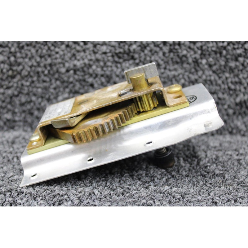 1M2-7 (Use: 1M2-15) Airborne Fuel Selector Gear Box Assembly with Bracket LH
