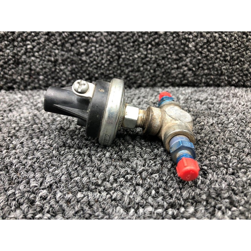 S1711-1 (USE: S3010-1) Honeywell Oil Pressure Switch