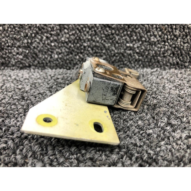 MS25026-1, 96-361011-13 Beechcraft 95-B55 Micro Limit Switch with Bracket