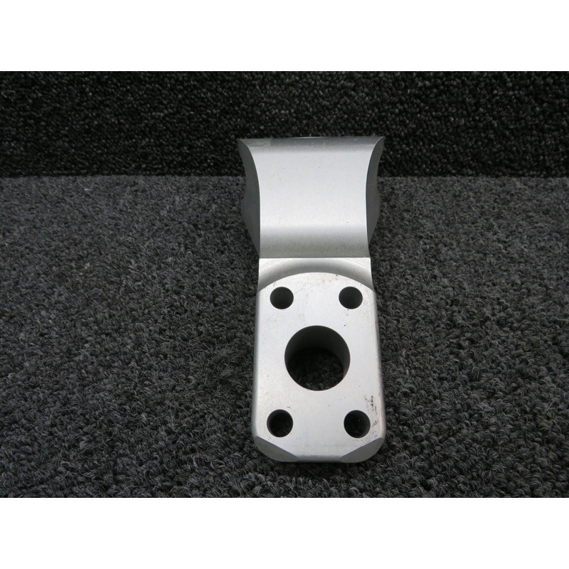 29154-001 Cirrus SR20 Axle Fitting W/ 8130-3 & PAI-PT-1