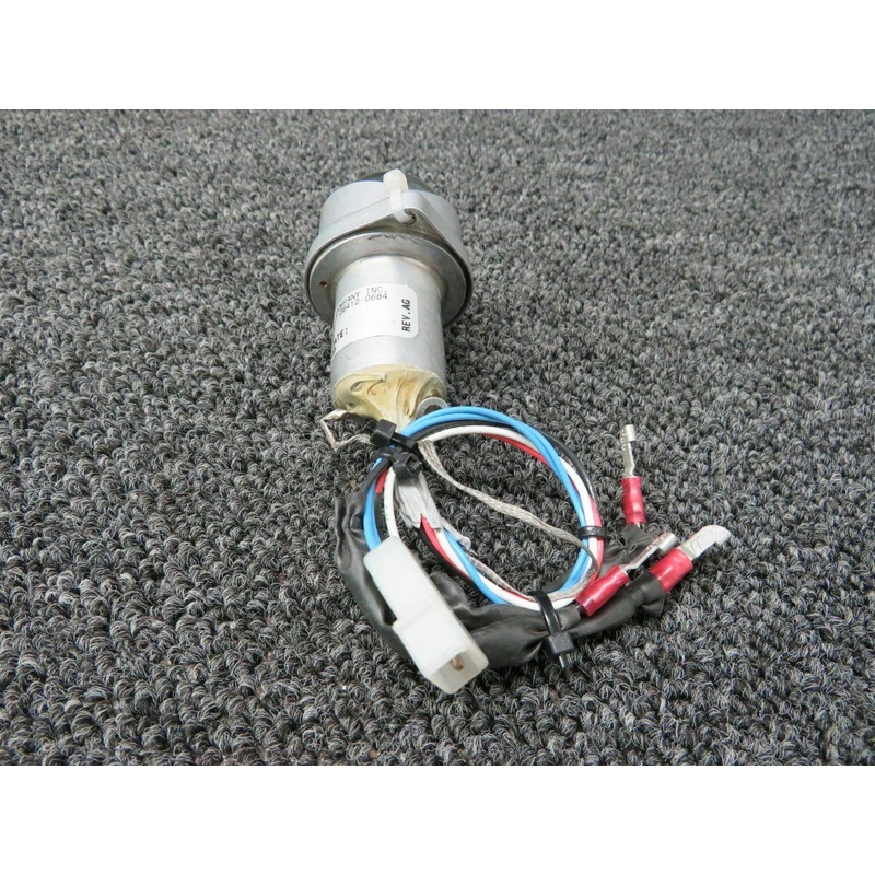 01-0770024-05 (M/N: A500A-V-D-28) Whelen Strobe Light W/ Lens and Retainer (28V)