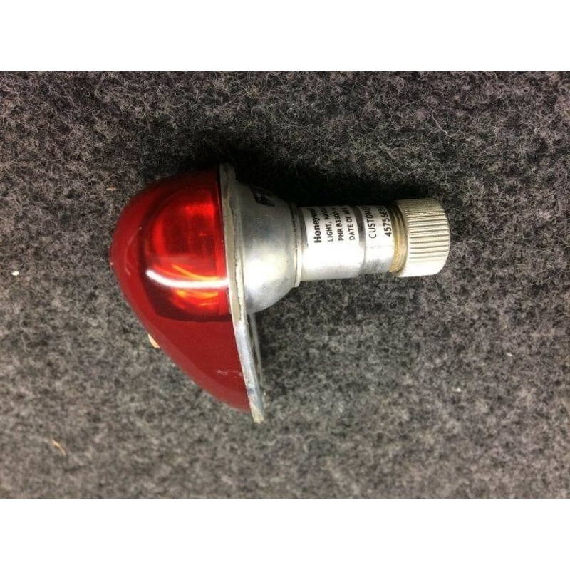 B3307-10 Whelen Wing Position Light w/ Lens (Volts: 14-28) (M18)