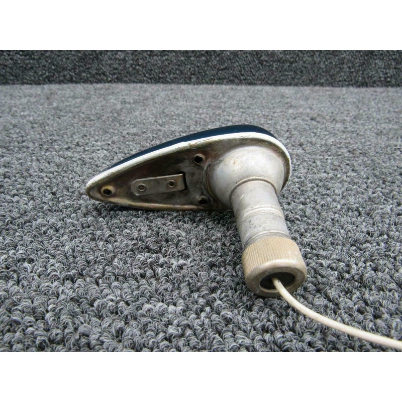 B3307-2 / A3258-2 Beech 95-B55 Wing Navigation Light Lower RH W/ Lens (28V)