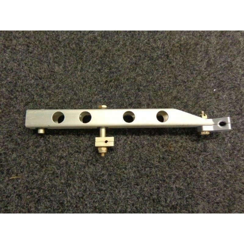 13219-001 Cirrus SR22 Interconnect Arm