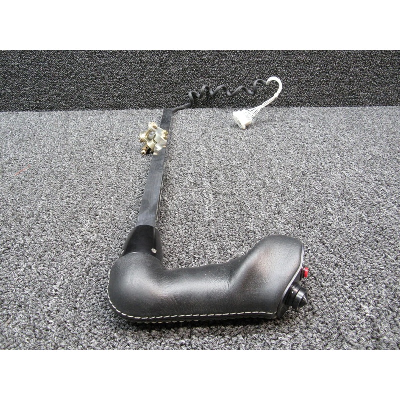 24578-002 / 13975-003 Cirrus SR22T Yoke Grip Assy W/ Yoke Tube RH (Hours: 695.5)