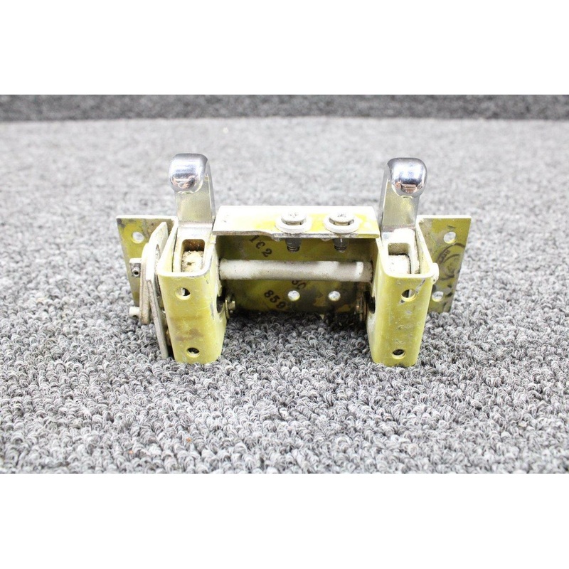 102-430304-33 Beech 58P Cabin Door Latch Assy Upper